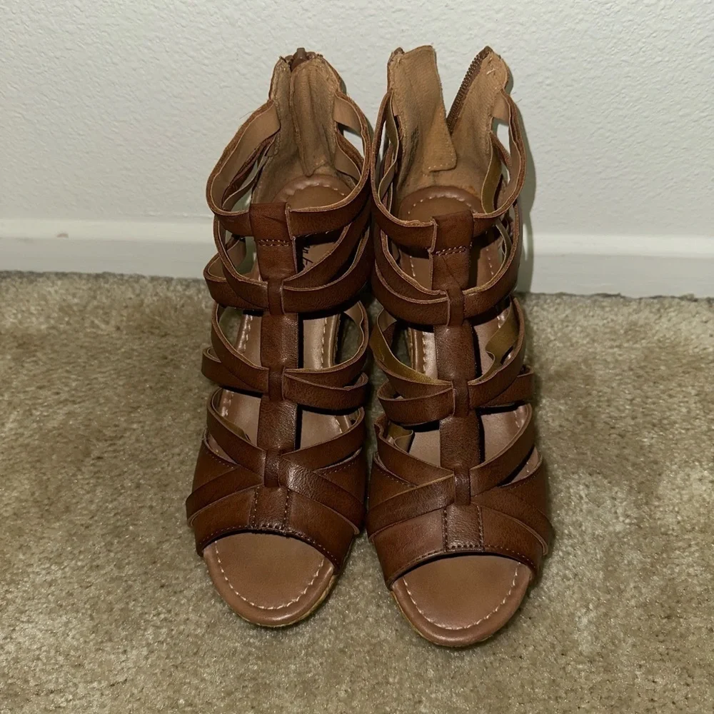 WOMENS AMERICAN EAGLE STRAPY WEDGE SHOES SIZE 6.5 BROWN​​​​​​​​